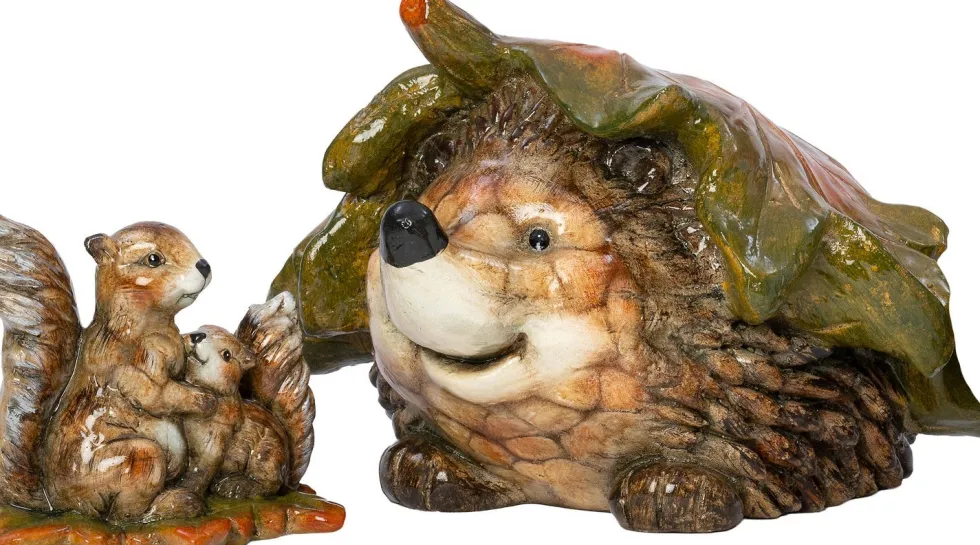 Intratuin beeld Knuffelbos eekhoorn met kind 17,6 x 11,6 x 15,4 cm